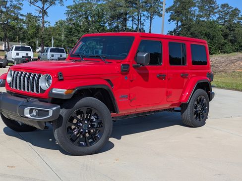 Used 2025 Jeep Wrangler Unlimited Sahara w/ Safety Group AWD/4WD image 4