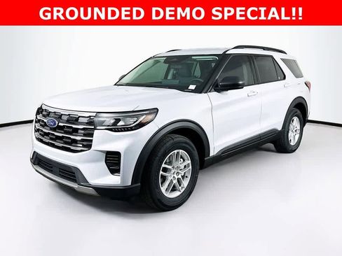 New 2026 Ford Explorer Active RWD image 2