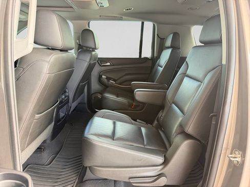Used 2019 Chevrolet Suburban LT RWD image 30