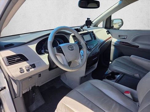 Used 2014 Toyota Sienna XLE FWD image 9