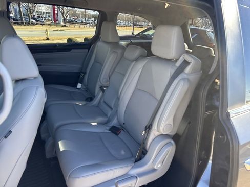 Used 2023 Honda Odyssey Touring image 18