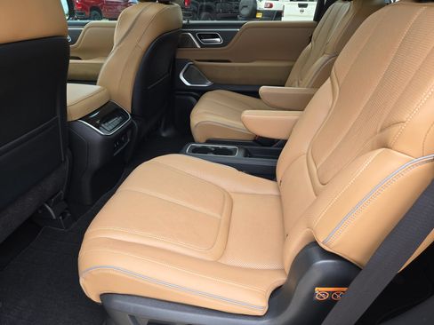 Used 2025 INFINITI QX80 Sensory AWD/4WD image 15