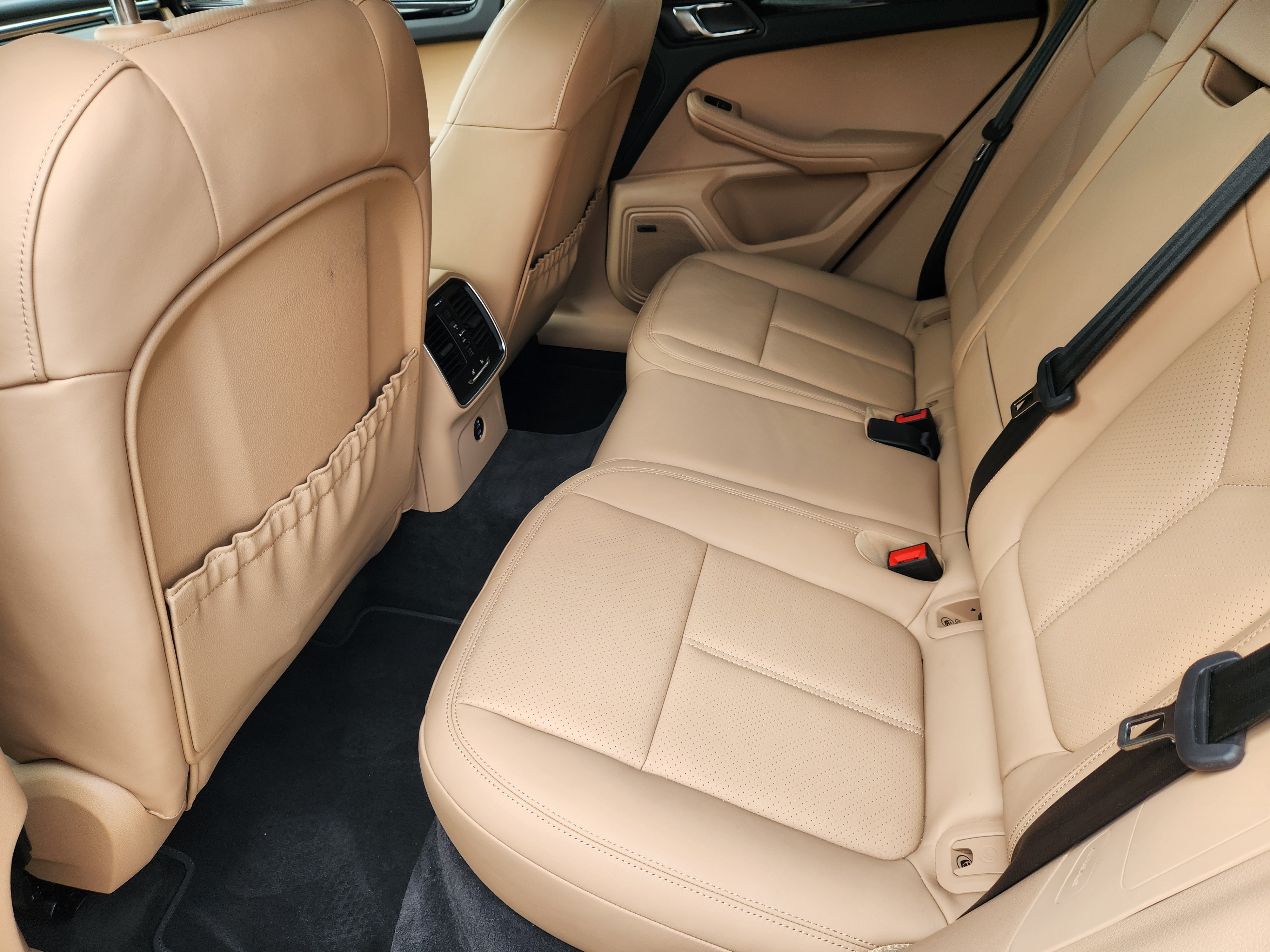 Certified 2026 Porsche Macan AWD/4WD image 31