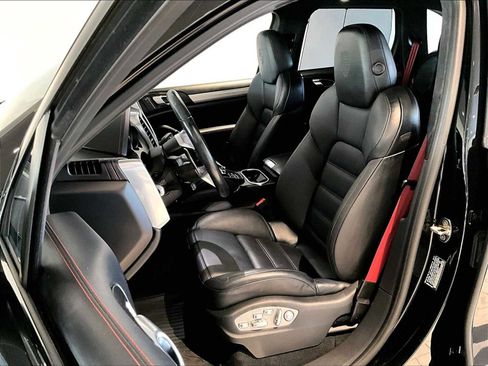 Used 2016 Porsche Cayenne Turbo image 8