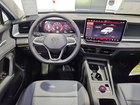 New 2026 Volkswagen Tiguan SE FWD image 15