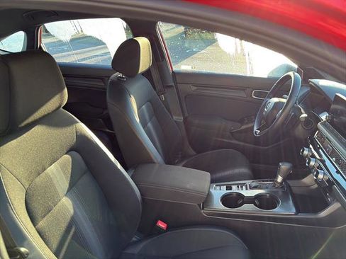 Used 2025 Honda Civic Sport image 9