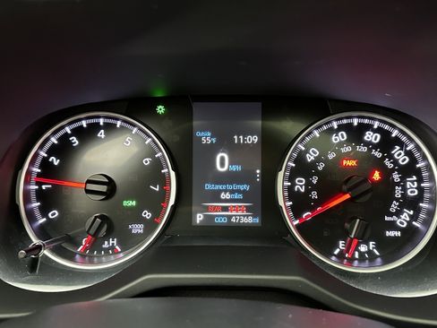 Used 2022 Toyota RAV4 XLE Premium image 17