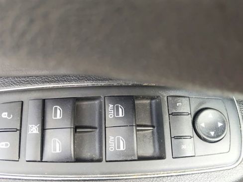 Used 2019 Chrysler 300 Touring L w/ Quick Order Package 22F image 18