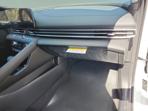 New 2026 Hyundai Elantra Limited image 18