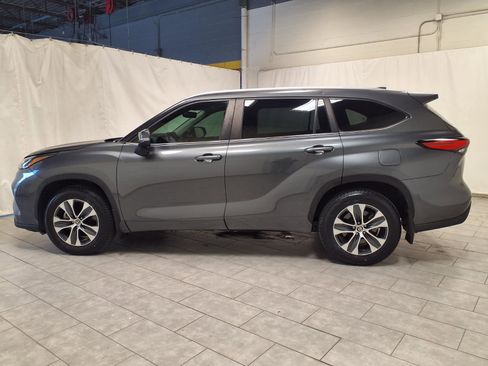 Used 2023 Toyota Highlander XLE image 6
