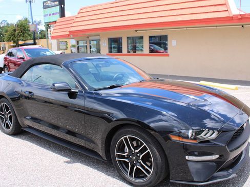 Used 2018 Ford Mustang Premium RWD image 5