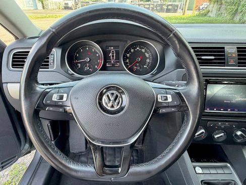 Used 2017 Volkswagen Jetta SE FWD image 36