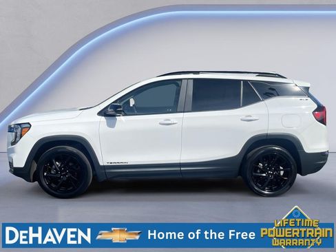 Used 2023 GMC Terrain SLE w/ Driver Convenience Package FWD image 3