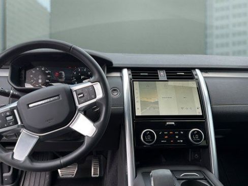 Used 2024 Land Rover Discovery Dynamic SE AWD/4WD image 21