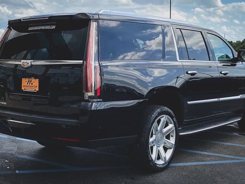 Used 2018 Cadillac Escalade ESV Luxury AWD/4WD image 9