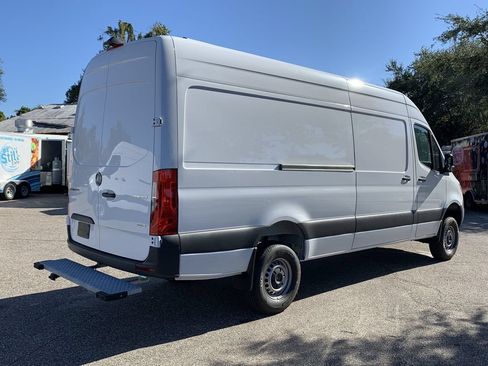 Used 2023 Mercedes-Benz Sprinter 2500 image 2