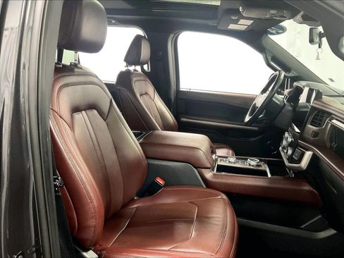Used 2024 Ford Expedition Limited image 11