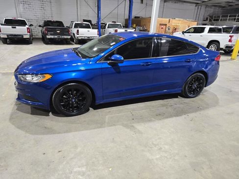 Used 2017 Ford Fusion SE image 3