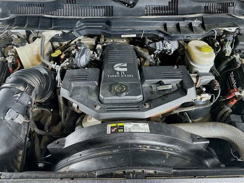 Used 2017 RAM 2500 Tradesman w/ Chrome Appearance Group image 32