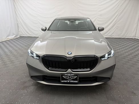 Used 2024 BMW 530i xDrive AWD/4WD image 3