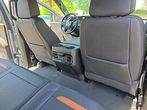 Used 2024 GMC Sierra 1500 AT4 w/ Technology Package AWD/4WD image 11
