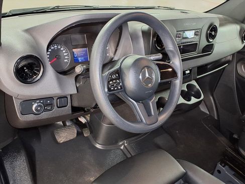 Used 2021 Mercedes-Benz Sprinter 2500 image 4