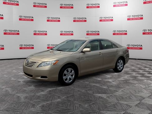 Used 2009 Toyota Camry LE FWD image 1