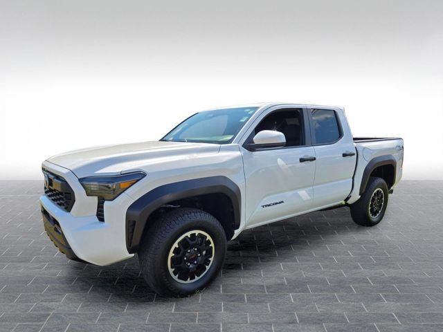 Used 2025 Toyota Tacoma TRD Off-Road AWD/4WD image 3