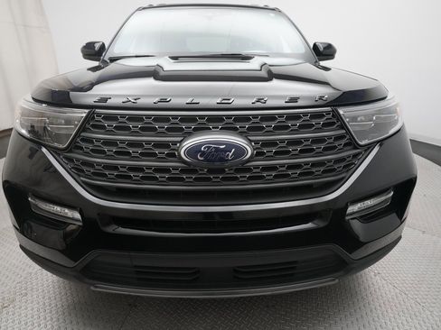 Used 2022 Ford Explorer XLT w/ Equipment Group 202A image 22