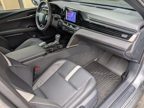 Used 2025 Toyota Camry SE w/ Convenience Package FWD image 4