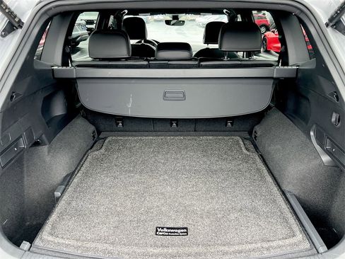Used 2022 Volkswagen Tiguan SE R-Line image 21