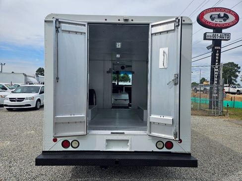 Used 2015 Ford E-350 and Econoline 350 Super Duty w/ A/C Prep Package RWD image 13