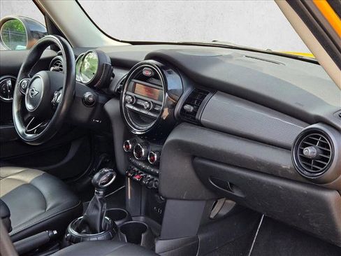 Used 2016 MINI Cooper 4-Door Hardtop FWD image 17