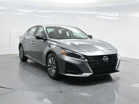 Used 2024 Nissan Altima 2.5 SV FWD image 64