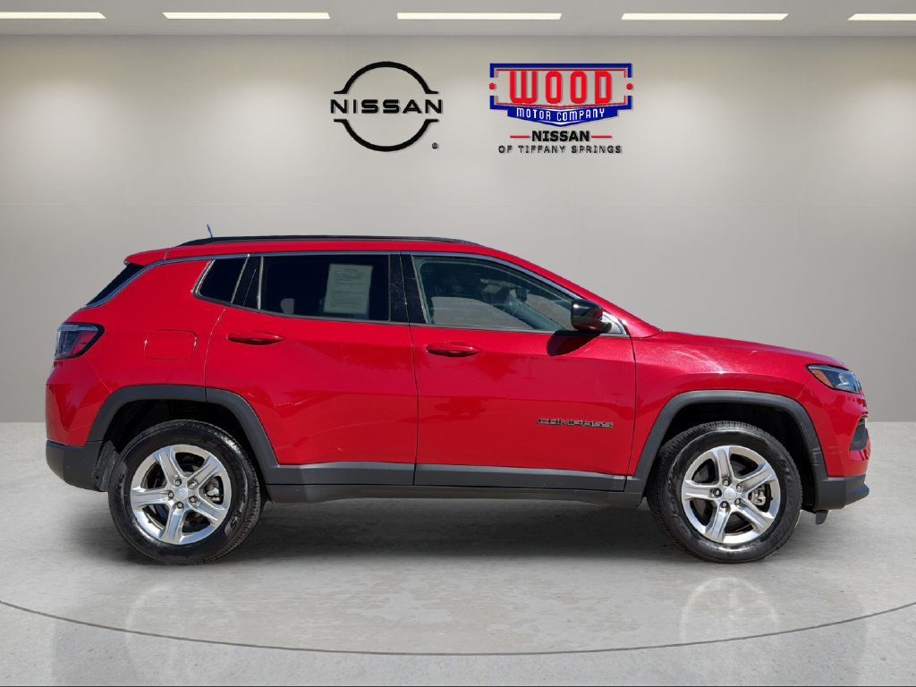 Used 2024 Jeep Compass Latitude AWD/4WD image 2