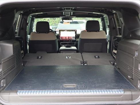 New 2026 GMC Hummer EV SUV w/ LPO, Dark Essentials Package image 10