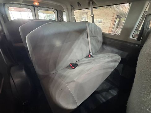 Used 2006 Ford E-350 and Econoline 350 XL RWD image 13