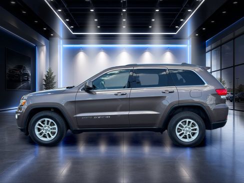 Used 2018 Jeep Grand Cherokee Laredo AWD/4WD image 7