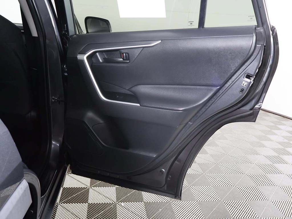 Used 2020 Toyota RAV4 LE FWD image 22