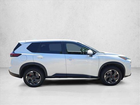Used 2024 Nissan Rogue SV AWD/4WD image 4