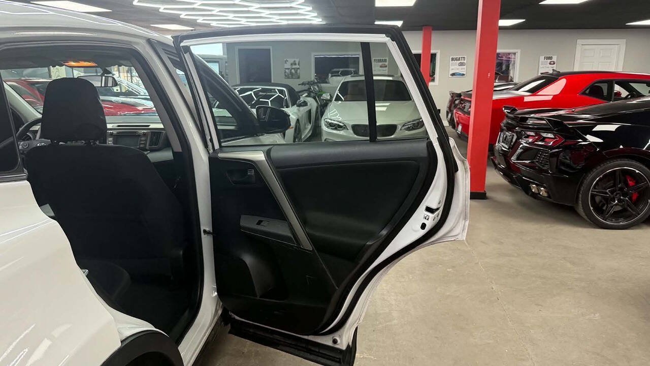 Used 2015 Toyota RAV4 LE FWD image 21