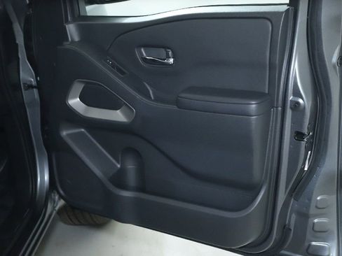 Certified 2025 Nissan Frontier SV image 34