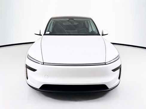 Used 2026 Tesla Model Y 2WD image 22