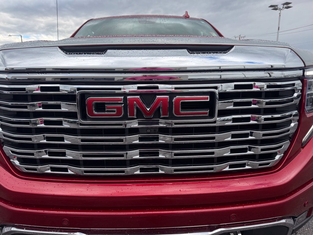 Used 2023 GMC Sierra 1500 Denali w/ Denali Reserve Package AWD/4WD image 7