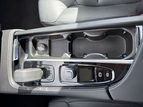 Used 2024 Volvo XC90 B5 Core w/ Protection Package Premier image 50