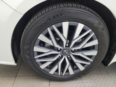 Used 2024 Nissan Altima 2.5 SV FWD image 31