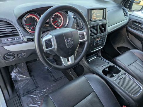 Certified 2017 Dodge Grand Caravan GT image 2