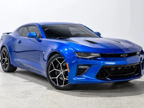Used 2017 Chevrolet Camaro SS RWD image 4