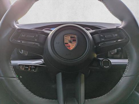 Used 2025 Porsche Cayenne image 18