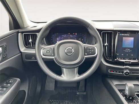 Used 2024 Volvo XC60 B5 Core image 12